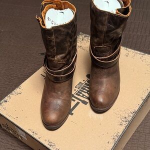 NWT (never worn) Corral Indie Spirit Distressed Brown Ankle Booties size 8.5